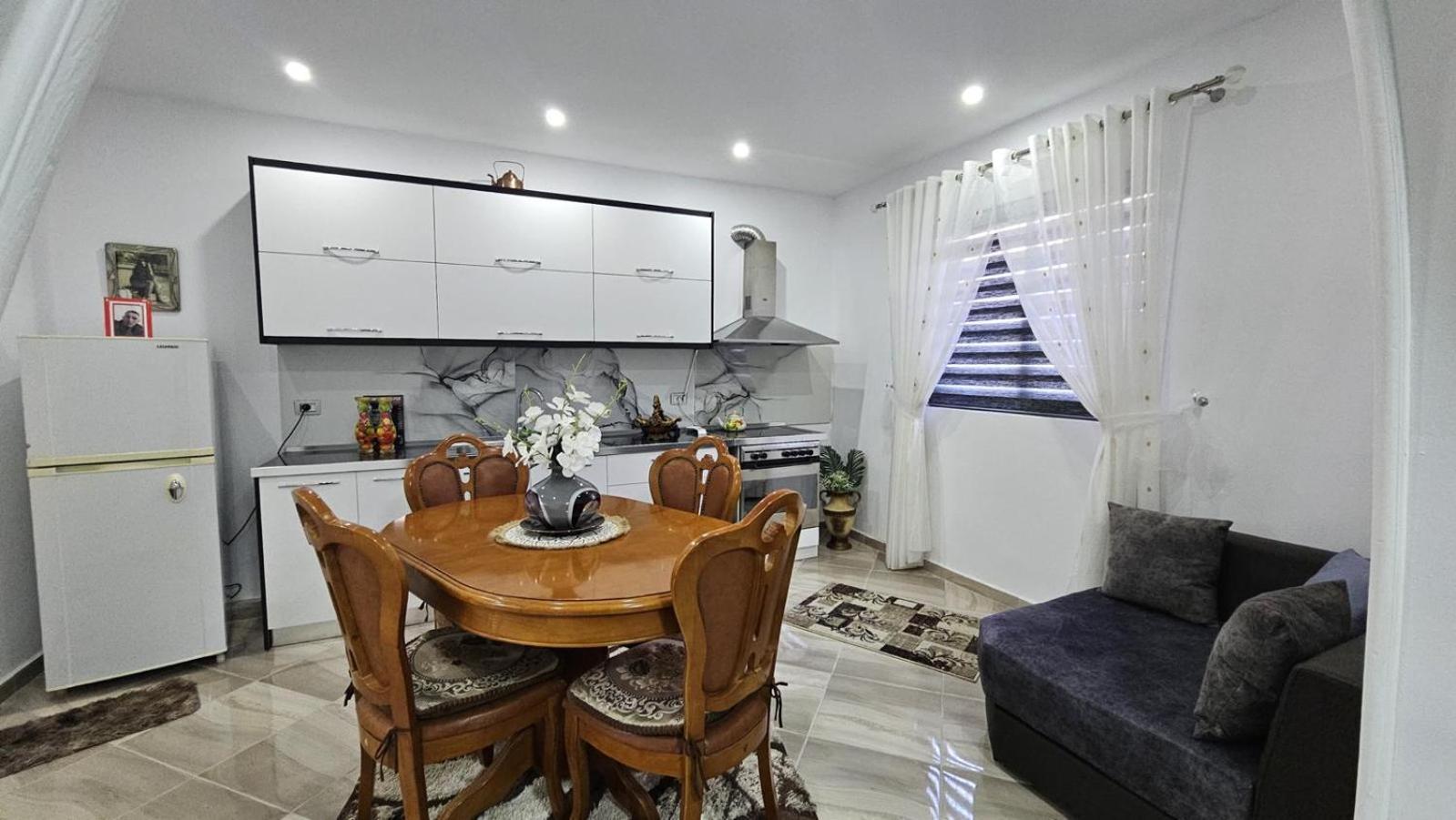 Guesthouse Albi Berat Exterior foto