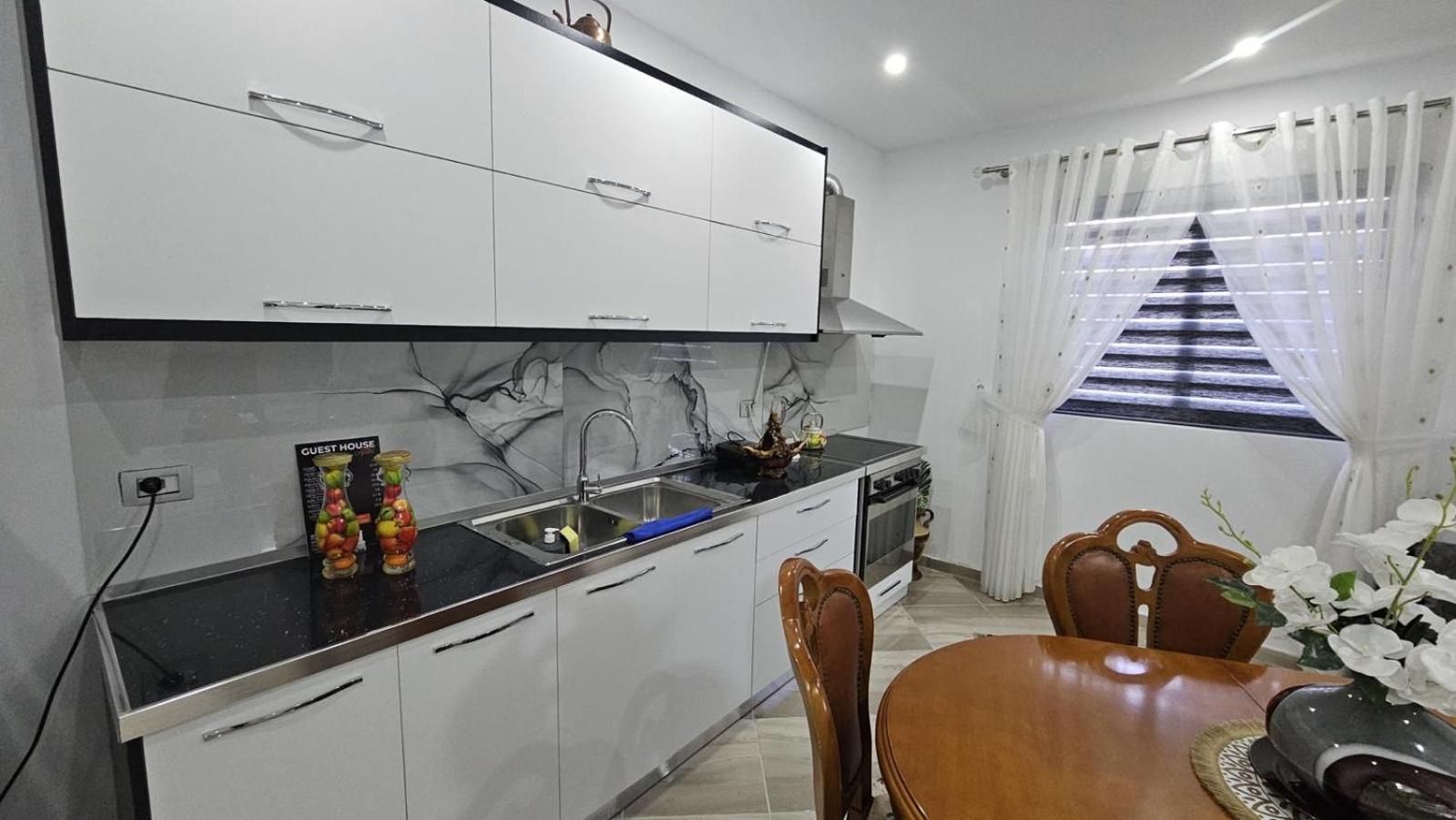 Guesthouse Albi Berat Exterior foto