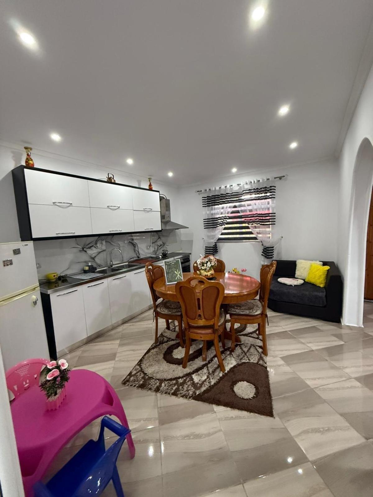 Guesthouse Albi Berat Exterior foto
